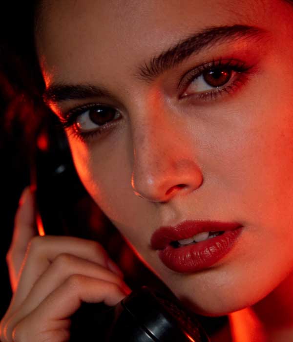 Chica caliente en línea erótica 24h